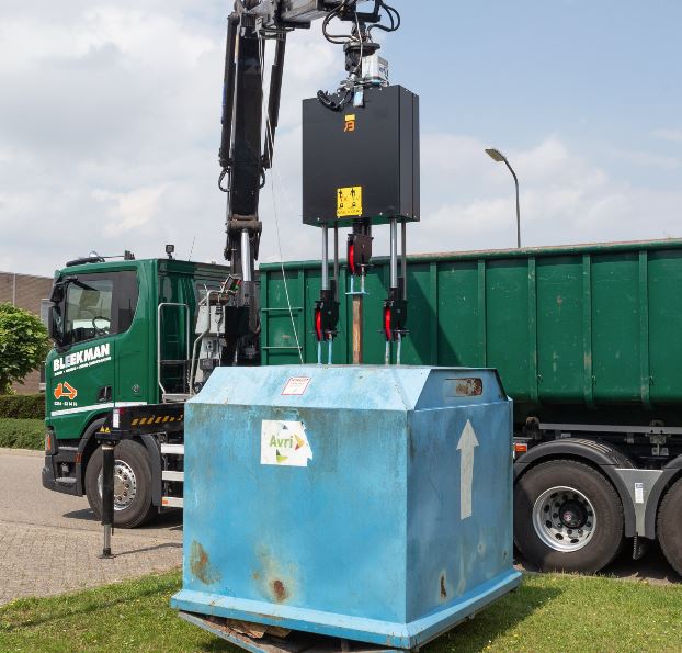 Gejo 18 and Gejo 28 container emptying systems, designed for efficient and safe unloading of containers in industrial and logistical environments